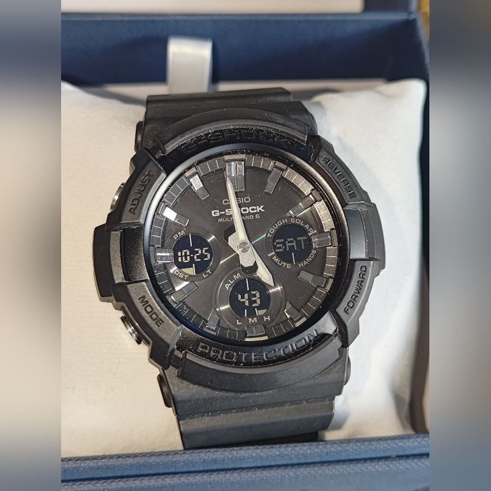 NEW in box ☀️SOLAR POWERED CASIO G SHOCK watch. Auto Light, auto Time, Etc!
